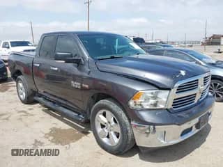 2018 Ram 1500 Big Horn z VIN 1C6RR7GT4JS199346, wystawiony jako IAAI lot #42424832 z przebiegiem 125 858 mil mil oraz . Historia ofert i sprzedaży dostępna na DreamBid. Obrazek 1.