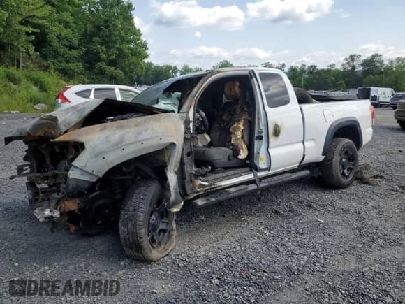 2019 Toyota Tacoma SR5 with VIN 5TFSZ5AN8KX200172, listed as a Copart auction lot 61977585 with Not provided miles and Salvage title. Bid and sale history available at DreamBid. Image 1.