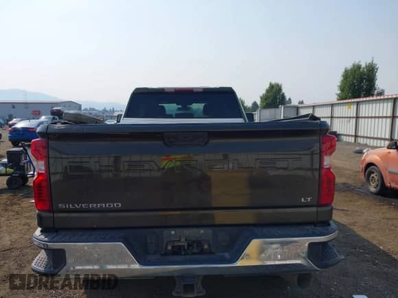 2023 Chevrolet Silverado 2500HD LT z VIN 1GC1YNEY0PF153980, wystawiony jako IAAI lot #43156769 z przebiegiem 122 280 mil mil oraz . Historia ofert i sprzedaży dostępna na DreamBid. Obrazek 17.