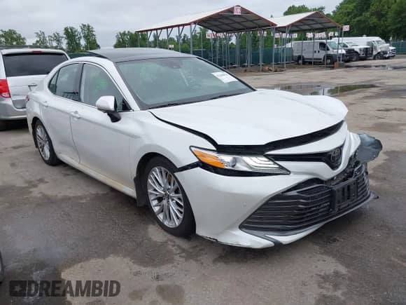 2019 Toyota Camry SE z VIN 4T1B11HK5KU720581, wystawiony jako IAAI lot #42300818 z przebiegiem 136 779 mil mil oraz . Historia ofert i sprzedaży dostępna na DreamBid. Obrazek 1.