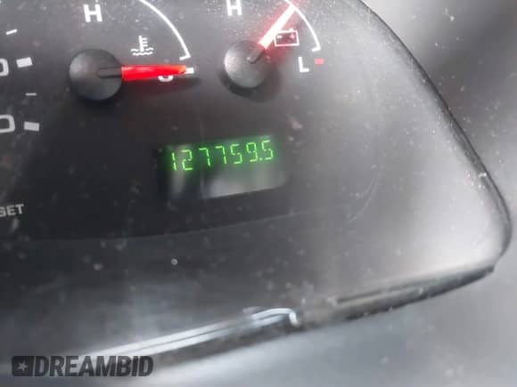 2006 Ford Econoline Cargo z VIN 1FTNE24WX6HB18195, wystawiony jako IAAI lot #41365791 z przebiegiem 127 759 mil mil oraz . Historia ofert i sprzedaży dostępna na DreamBid. Obrazek 7.