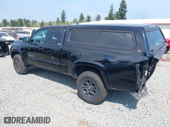 2018 Toyota Tacoma SR5 z VIN 5TFSZ5AN2JX151257, wystawiony jako IAAI lot #42895721 z przebiegiem 157 990 mil mil oraz . Historia ofert i sprzedaży dostępna na DreamBid. Obrazek 3.