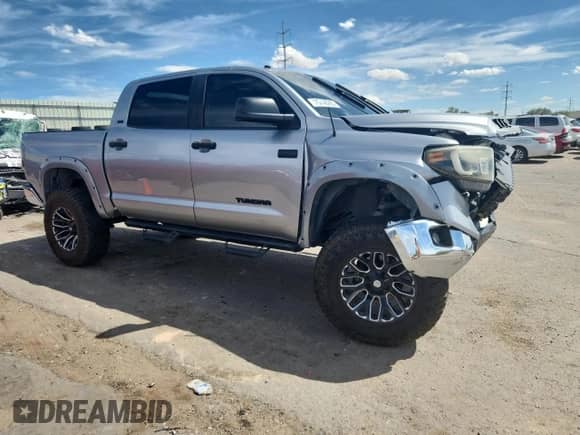 2019 Toyota Tundra SR5 с VIN 5TFDY5F19KX803083, выставлен на аукционе Copart как лот 70748285 с пробегом Не указан миль и Списание • Salvage title. История ставок и продаж доступна на DreamBid. Изображение 4.