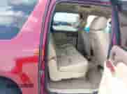 2010 Chevrolet Suburban LT z VIN 1GNUCJE03AR267838, wystawiony jako IAAI lot #42535623 z przebiegiem 265 769 mil mil oraz . Historia ofert i sprzedaży dostępna na DreamBid. Obrazek 8.