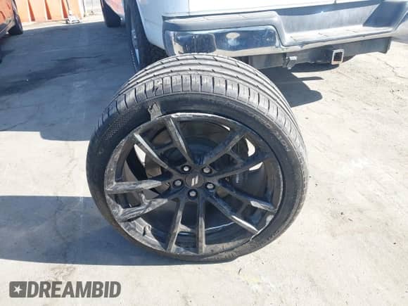 2018 Dodge Challenger R/T Scat Pack z VIN 2C3CDZFJ4JH209555, wystawiony jako IAAI lot #43225669 z przebiegiem 66 405 mil mil oraz . Historia ofert i sprzedaży dostępna na DreamBid. Obrazek 11.