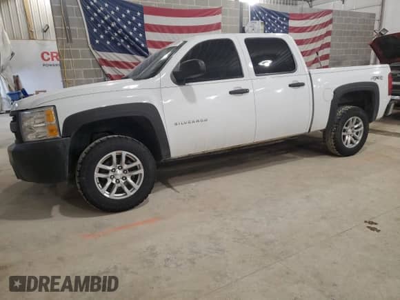 2013 Chevrolet Silverado 1500 Work Truck with VIN 3GCPKPEA5DG161531, listed as a Copart auction lot 42431085 with 201,565 mi miles and Salvage title. Bid and sale history available at DreamBid. Image 1.