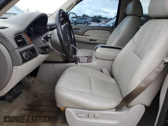 2007 Chevrolet Tahoe LT z VIN 1GNFC13J87R398213, wystawiony jako Copart lot #82352805 z przebiegiem 187 001 mil mil oraz Czysty tytuł • Clean title. Historia ofert i sprzedaży dostępna na DreamBid. Obrazek 7.