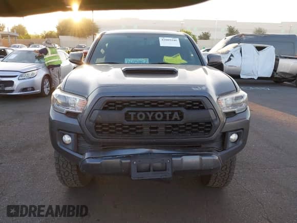 2017 Toyota Tacoma SR5 z VIN 3TMBZ5DNXHM006866, wystawiony jako IAAI lot #42889246 z przebiegiem 128 580 mil mil oraz . Historia ofert i sprzedaży dostępna na DreamBid. Obrazek 12.