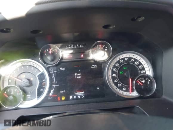 2013 Ram 1500 Big Horn z VIN 1C6RR7LT9DS703805, wystawiony jako IAAI lot #42028176 z przebiegiem 144 818 mil mil oraz . Historia ofert i sprzedaży dostępna na DreamBid. Obrazek 16.