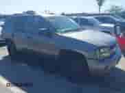 2007 Chevrolet TrailBlazer LT z VIN 1GNDS13S872111416, wystawiony jako IAAI lot #41823518 z przebiegiem 143 628 mil mil oraz . Historia ofert i sprzedaży dostępna na DreamBid. Obrazek 1.