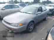 1996 Toyota Camry LE z VIN 4T1BF12KXTU140593, wystawiony jako IAAI lot #43025305 z przebiegiem 112 167 mil mil oraz . Historia ofert i sprzedaży dostępna na DreamBid. Obrazek 2.