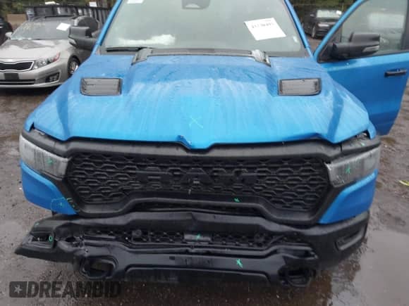 2025 Ram 1500 Rebel z VIN 1C6SRFLP0SN578395, wystawiony jako IAAI lot #43230495 z przebiegiem 32 399 mil mil oraz . Historia ofert i sprzedaży dostępna na DreamBid. Obrazek 10.