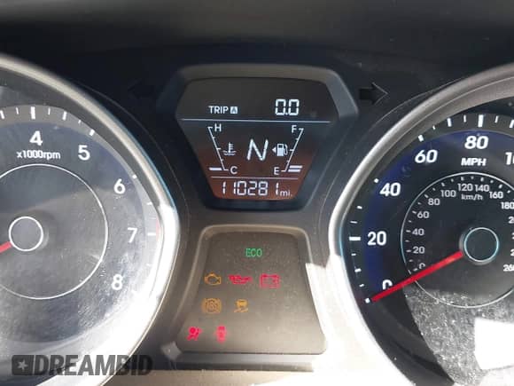 2015 Hyundai Elantra SE z VIN 5NPDH4AE2FH606617, wystawiony jako IAAI lot #43347992 z przebiegiem 110 281 mil mil oraz . Historia ofert i sprzedaży dostępna na DreamBid. Obrazek 7.