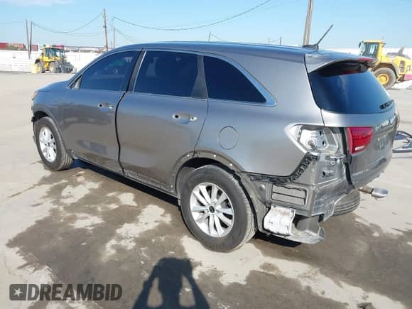 2019 Kia Sorento LX with VIN 5XYPG4A30KG546045, listed as a IAAI auction lot 43427534 with 61,825 mi miles and . Bid and sale history available at DreamBid. Image 3.