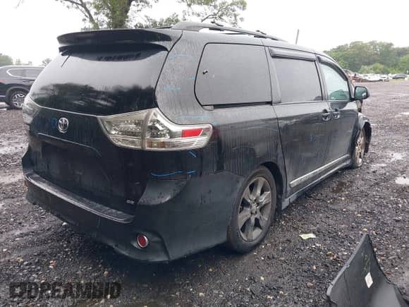2012 Toyota Sienna SE with VIN 5TDXK3DCXCS179776, listed as a IAAI auction lot 42586784 with 165,919 mi miles and . Bid and sale history available at DreamBid. Image 4.