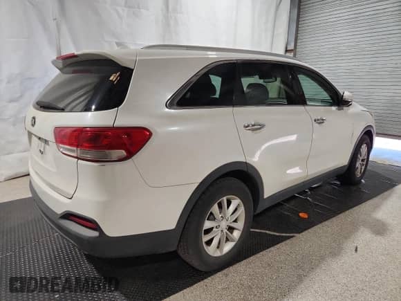2018 Kia Sorento LX with VIN 5XYPG4A58JG356378, listed as a Copart auction lot 69319755 with 145,922 mi miles and Clean title. Bid and sale history available at DreamBid. Image 3.