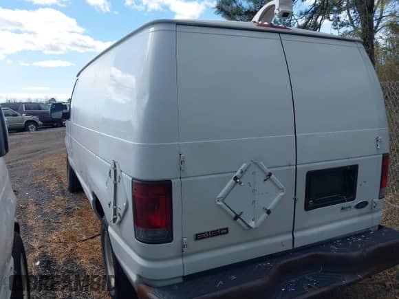 2010 Ford Econoline Cargo Commercial с VIN 1FTNE1EW0ADA91307, выставлен на аукционе IAAI как лот 41833965 с пробегом 160 419 миль миль и . История ставок и продаж доступна на DreamBid. Изображение 3.