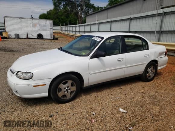 2004 Chevrolet Malibu Classic z VIN 1G1ND52FX4M695135, wystawiony jako Copart lot #56226145 z przebiegiem 255 905 mil mil oraz Szkoda całkowita • Salvage title. Historia ofert i sprzedaży dostępna na DreamBid. Obrazek 1.