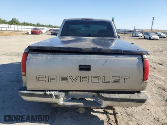 1998 Chevrolet Silverado 1500 z VIN 1GCEC14W1WZ154609, wystawiony jako Copart lot #63862965 z przebiegiem 188 644 mil mil oraz Szkoda całkowita • Salvage title. Historia ofert i sprzedaży dostępna na DreamBid. Obrazek 6.