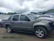 2007 Chevrolet Avalanche 2LT z VIN 3GNEC12J97G315448, wystawiony jako IAAI lot #42504725 z przebiegiem 250 456 mil mil oraz . Historia ofert i sprzedaży dostępna na DreamBid. Obrazek 13.