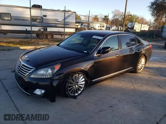 2014 Hyundai Equus Signature with VIN KMHGH4JH0EU075246, listed as a Copart auction lot 83704734 with 142,401 mi miles and Salvage title. Bid and sale history available at DreamBid. Image 1.