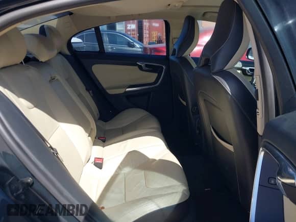 2013 Volvo S60 T5 Premier z VIN YV1612FS6D2185459, wystawiony jako IAAI lot #43140809 z przebiegiem 167 059 mil mil oraz . Historia ofert i sprzedaży dostępna na DreamBid. Obrazek 8.