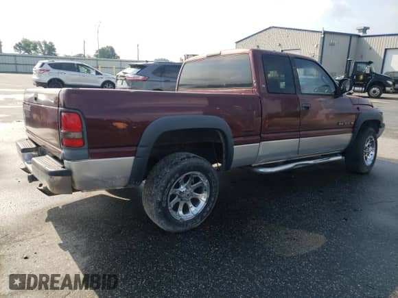 2000 Dodge 1500 с VIN 3B7HC12Y5YG100850, выставлен на аукционе Copart как лот 56823315 с пробегом 413 029 миль миль и Списание • Salvage title. История ставок и продаж доступна на DreamBid. Изображение 3.