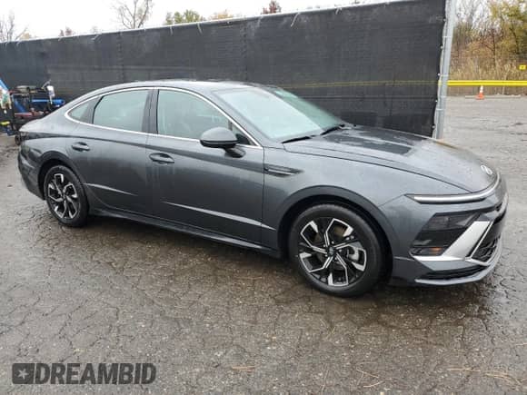 2024 Hyundai Sonata SEL z VIN KMHL64JA7RA379804, wystawiony jako Copart lot #89740035 z przebiegiem 41 168 mil mil oraz Czysty tytuł • Clean title. Historia ofert i sprzedaży dostępna na DreamBid. Obrazek 4.