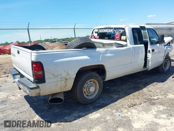 2000 Dodge 2500 with VIN 3B7KC2363YG117137, listed as a IAAI auction lot 42177757 with 202,582 mi miles and . Bid and sale history available at DreamBid. Image 4.