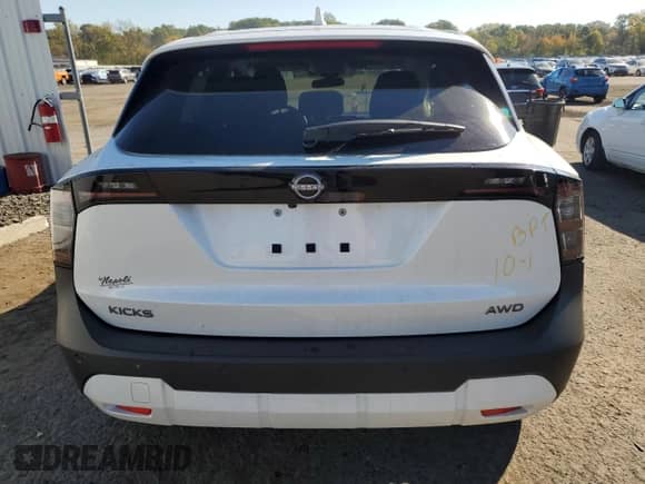2025 Nissan Kicks SV z VIN 3N8AP6CB0SL439242, wystawiony jako Copart lot #85320445 z przebiegiem 2 187 mil mil oraz Szkoda całkowita • Salvage title. Historia ofert i sprzedaży dostępna na DreamBid. Obrazek 6.