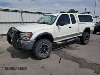 1998 Toyota Tacoma z VIN 4TAWN72NXWZ175983, wystawiony jako Copart lot #68176595 z przebiegiem 255 838 mil mil oraz Szkoda całkowita • Salvage title. Historia ofert i sprzedaży dostępna na DreamBid. Obrazek 1.