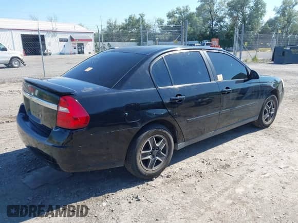 2005 Chevrolet Malibu z VIN 1G1ZS54F95F290720, wystawiony jako IAAI lot #42652409 z przebiegiem 150 923 mil mil oraz . Historia ofert i sprzedaży dostępna na DreamBid. Obrazek 4.