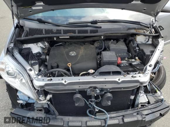 2018 Toyota Sienna XLE with VIN 5TDDZ3DCXJS198923, listed as a Copart auction lot 64501935 with 51,331 mi miles and Salvage title. Bid and sale history available at DreamBid. Image 12.