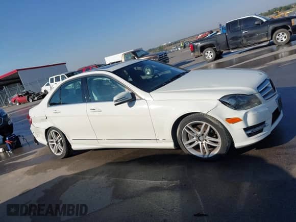 2012 Mercedes-Benz C 300 Sport с VIN WDDGF8BB0CA732420, выставлен на аукционе IAAI как лот 43321963 с пробегом 100 671 миль миль и . История ставок и продаж доступна на DreamBid. Изображение 12.