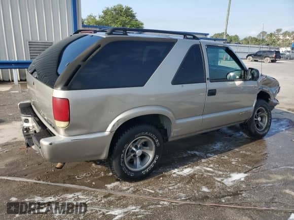 2002 Chevrolet Blazer LS с VIN 1GNCS18W52K214535, выставлен на аукционе Copart как лот 55815465 с пробегом 160 614 миль миль и Списание • Salvage title. История ставок и продаж доступна на DreamBid. Изображение 3.