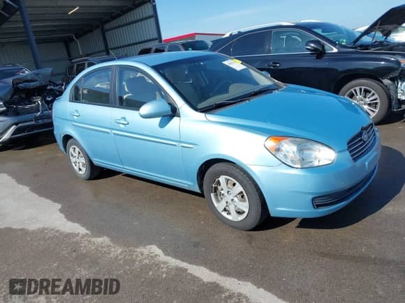 2008 Hyundai Accent GLS z VIN KMHCN46C98U275101, wystawiony jako IAAI lot #42852550 z przebiegiem 109 360 mil mil oraz . Historia ofert i sprzedaży dostępna na DreamBid. Obrazek 1.