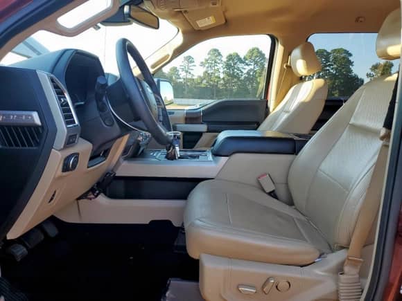 2016 Ford F-150 Lariat with VIN 1FTEW1CG0GKD36796, listed as a Copart auction lot 84236285 with 121,338 mi miles and Salvage title. Bid and sale history available at DreamBid. Image 7.