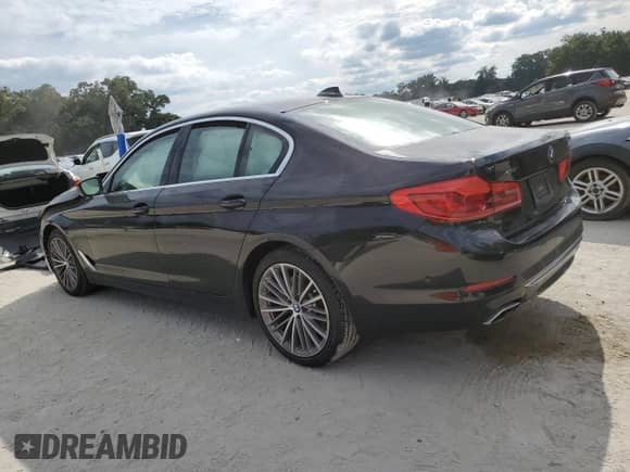 2019 BMW 5 Series 540i xDrive z VIN WBAJE7C53KWW29142, wystawiony jako Copart lot #80081955 z przebiegiem Nie podano mil oraz Szkoda całkowita • Salvage title. Historia ofert i sprzedaży dostępna na DreamBid. Obrazek 2.