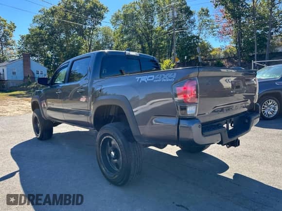 2017 Toyota Tacoma SR5 with VIN 5TFCZ5AN0HX083989, listed as a Copart auction lot 85334725 with 208,166 mi miles and Clean title. Bid and sale history available at DreamBid. Image 2.