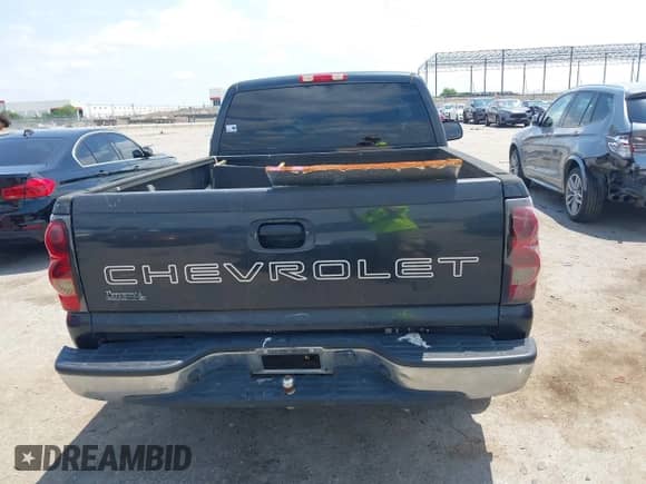 2005 Chevrolet Silverado 1500 Work Truck with VIN 1GCEC14X65Z204931, listed as a IAAI auction lot 42353592 with 266,173 mi miles and . Bid and sale history available at DreamBid. Image 15.