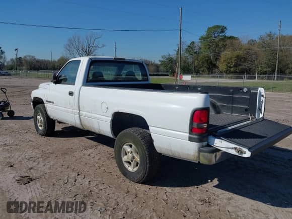 1998 Dodge 1500 z VIN 1B7HF16Y3WS583651, wystawiony jako IAAI lot #41638592 z przebiegiem 83 204 mil mil oraz . Historia ofert i sprzedaży dostępna na DreamBid. Obrazek 3.