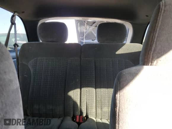 2001 Chevrolet Blazer LS z VIN 1GNCT18W91K189599, wystawiony jako Copart lot #74595674 z przebiegiem 208 309 mil mil oraz Szkoda całkowita • Salvage title. Historia ofert i sprzedaży dostępna na DreamBid. Obrazek 10.