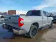 2018 Toyota Tundra SR с VIN 5TFUW5F18JX758836, выставлен на аукционе IAAI как лот 41330166 с пробегом 78 990 миль миль и . История ставок и продаж доступна на DreamBid. Изображение 4.