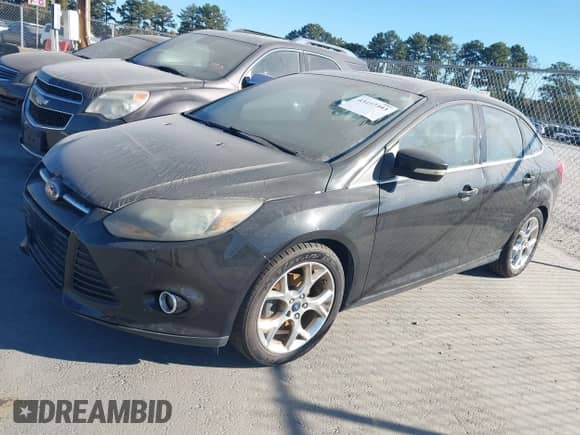 2014 Ford Focus Titanium z VIN 1FADP3J27EL227311, wystawiony jako IAAI lot #43457393 z przebiegiem 184 672 mil mil oraz . Historia ofert i sprzedaży dostępna na DreamBid. Obrazek 2.