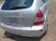 2007 Hyundai Accent SE z VIN KMHCN36CX7U024886, wystawiony jako IAAI lot #42218386 z przebiegiem 217 089 mil mil oraz . Historia ofert i sprzedaży dostępna na DreamBid. Obrazek 12.