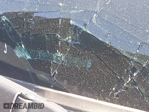 2018 Chevrolet Silverado 1500 LT z VIN 1GCVKREH0JZ187109, wystawiony jako IAAI lot #43287728 z przebiegiem 94 380 mil mil oraz . Historia ofert i sprzedaży dostępna na DreamBid. Obrazek 17.