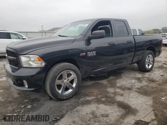 2017 Ram 1500 Express z VIN 1C6RR7FT1HS637008, wystawiony jako Copart lot #86262995 z przebiegiem 228 861 mil mil oraz Czysty tytuł • Clean title. Historia ofert i sprzedaży dostępna na DreamBid. Obrazek 1.