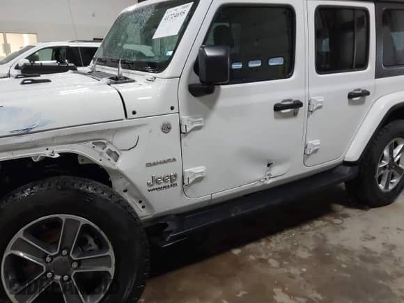 2021 Jeep Wrangler Unlimited Sahara с VIN 1C4HJXEG2MW655357, выставлен на аукционе IAAI как лот 41724695 с пробегом 37 644 миль миль и . История ставок и продаж доступна на DreamBid. Изображение 6.