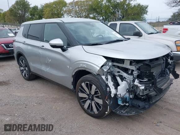 2025 Mitsubishi Outlander SE z VIN JA4J4VA83SZ016874, wystawiony jako IAAI lot #43491496 z przebiegiem 8 726 mil mil oraz . Historia ofert i sprzedaży dostępna na DreamBid. Obrazek 1.