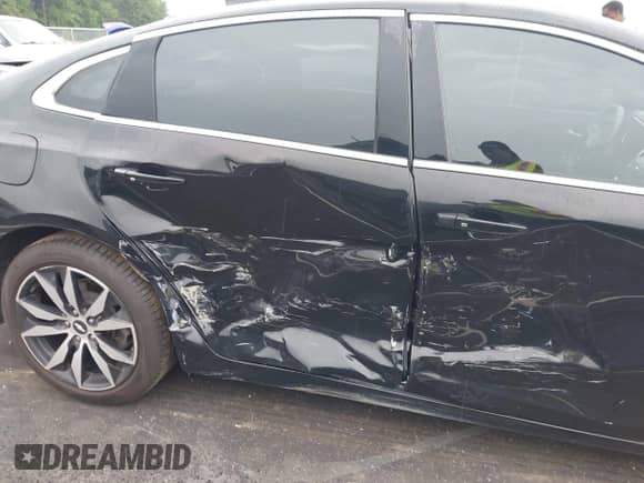 2016 Chevrolet Malibu LT с VIN 1G1ZF5SX6GF194403, выставлен на аукционе IAAI как лот 43003420 с пробегом 274 917 миль миль и . История ставок и продаж доступна на DreamBid. Изображение 6.